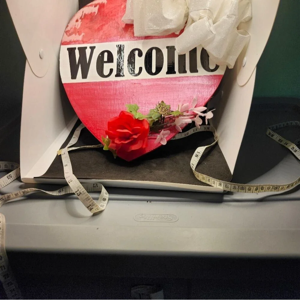 Hand Crafted Heart Shaped Welcome Sign Wooden Floral Decoration 12